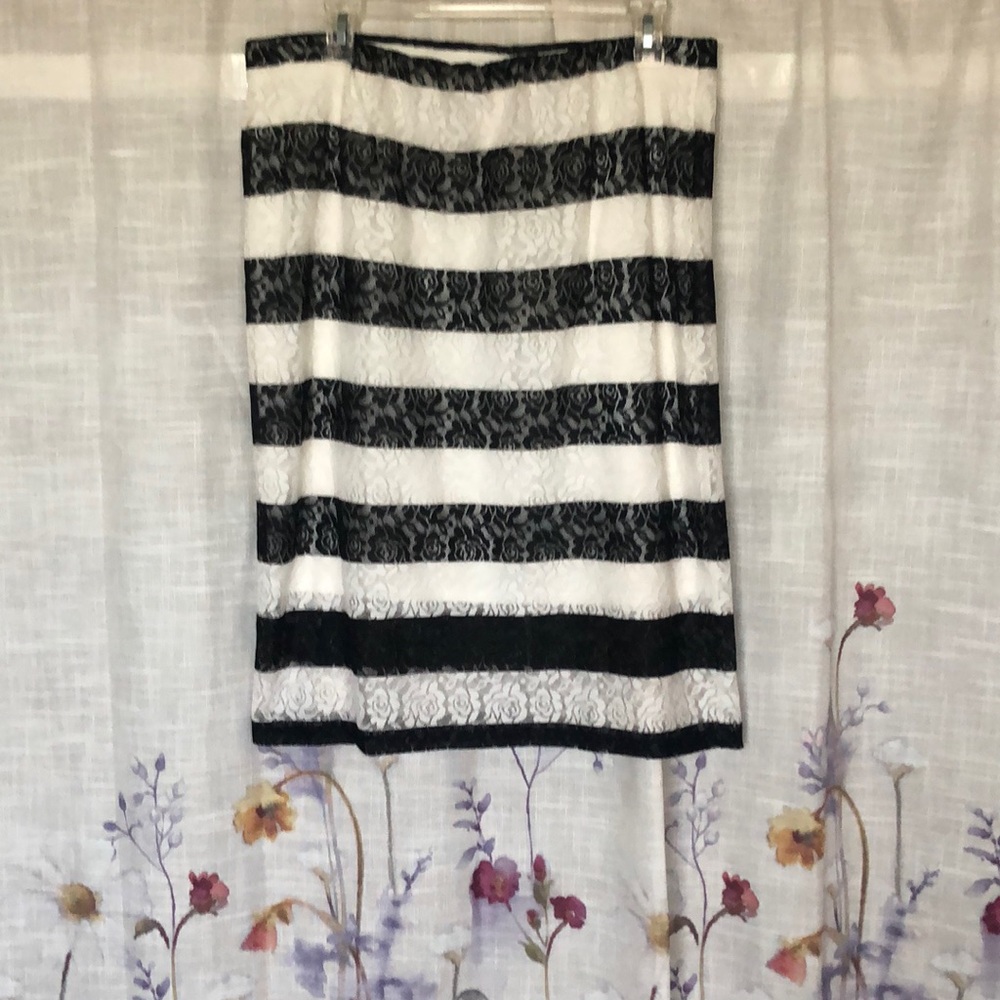 Black&white lace skirt,knee length